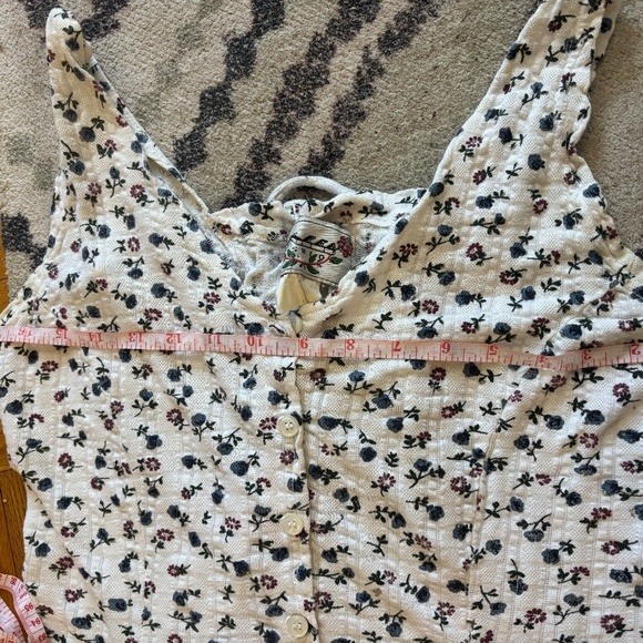 white mini 90s dress cotton like with little ditzy flowers and button up 90s y2k - Picture 5 of 12